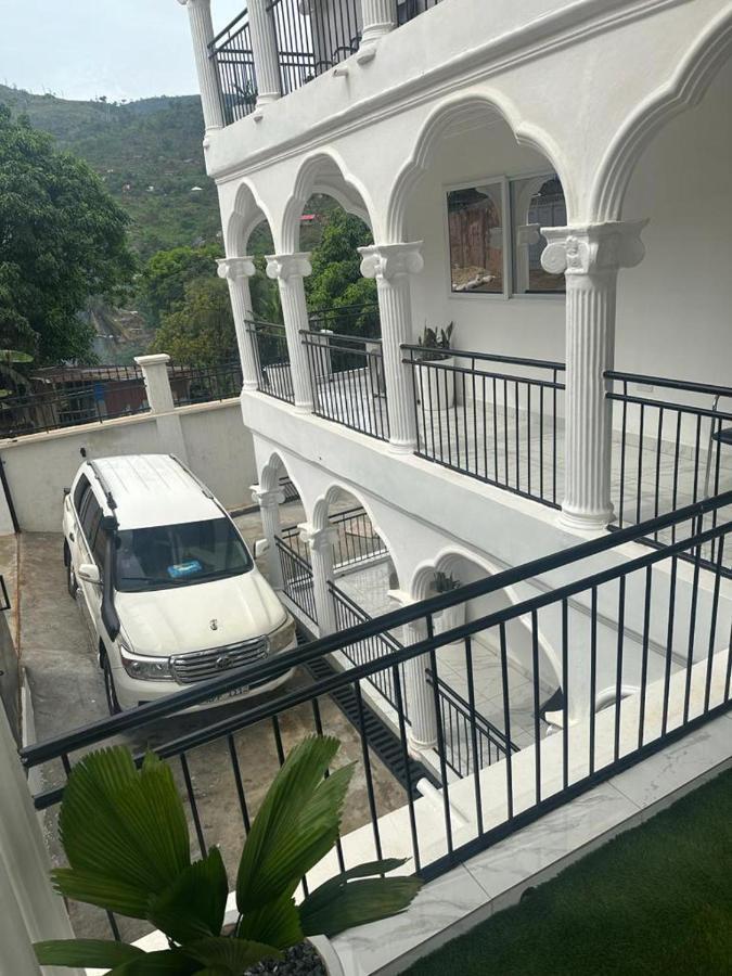 After 5 Apartment 3 2 Spacious En-Suite Bedrooms Freetown Bagian luar foto